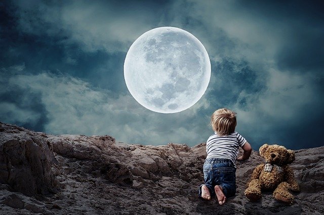 満月と子供